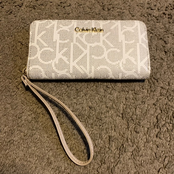 Calvin Klein wristlet - Picture 1 of 1